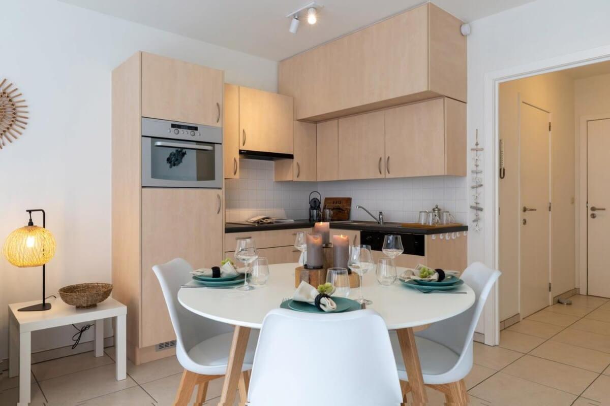 Apartamento 'Blue Sea' - Studio In Ostend With Private Parking Exterior foto